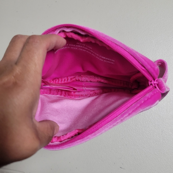 Valentino Beaury Small Pink Velvet Travel Pouch Makeup Wrislet Travel Bag. - Picture 7 of 10
